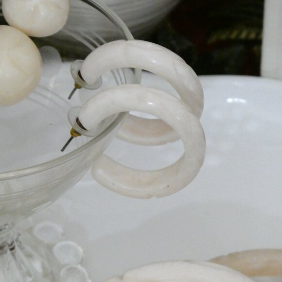 Splendette 1950's Style Fakelite Creamy White Carved Jewelry Set Small - Picture 10 of 11